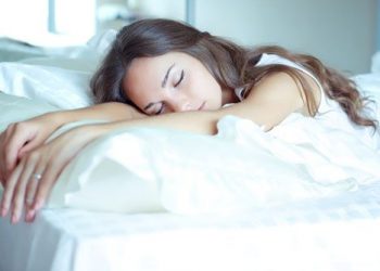 Спящие на животе люди чаще других видят эротические сны