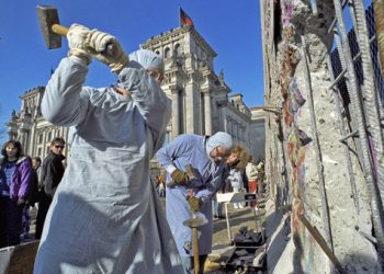 Германия сегодня празднует 25-летие падения Берлинской стены