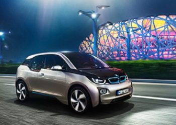 Компания BMW разработала фонарные столбы, заряжающие электрокары