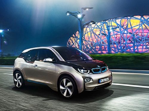 Компания BMW разработала фонарные столбы, заряжающие электрокары