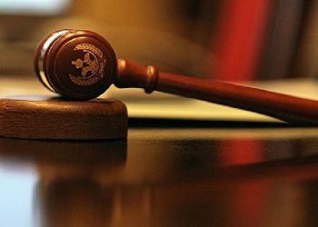 Донецкий пенсионер подал в суд на Порошенко