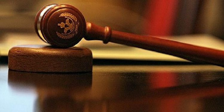 Донецкий пенсионер подал в суд на Порошенко