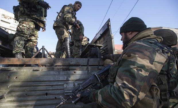 Боевики снимают блокпосты и перебрасывают живую силу на передовую