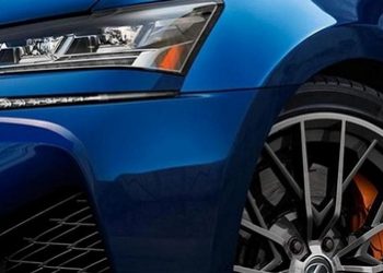 Компания Lexus опубликовала официальные изображения седана GS F