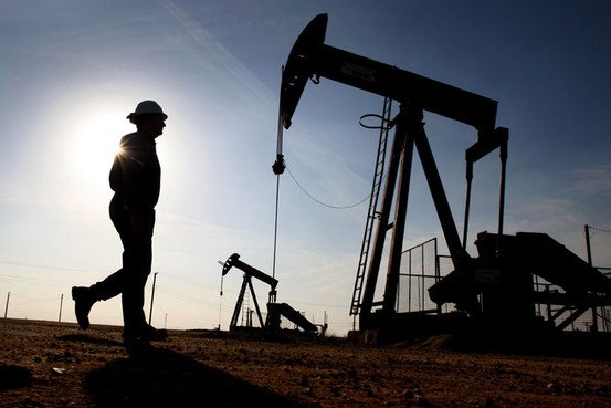 В преддверии Нового года цены на нефть снова упали