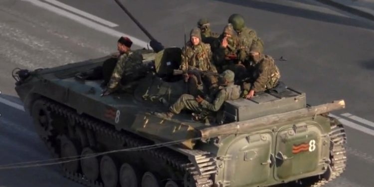Боевики стягивают на свои позиции в районе Бахмутки бронетехнику