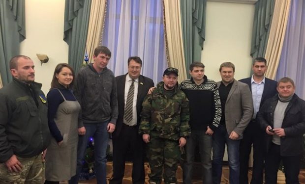 СМИ: «Айдаровцы» помирились с избитым ими водителем