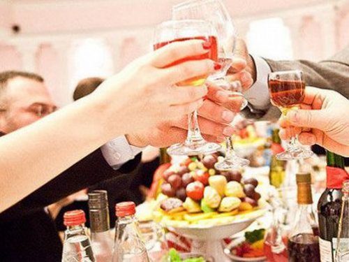 Врачи: алкоголь вреден для фигуры