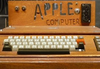 Продан первый компьютер Стива Джобса Apple-1
