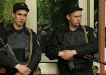 Под квартирой Алексея Навального дежурят четыре оперативника
