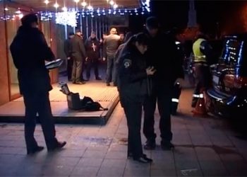 В Киеве Парубию и другим депутатам кинули под ноги взрывчатку