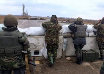 Российские десантники заняли позиции в километре от границы Луганской области