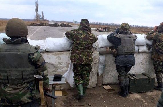 Российские десантники заняли позиции в километре от границы Луганской области