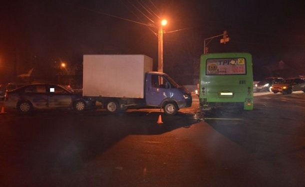 В масштабном ДТП в Харькове пострадало 25 человек