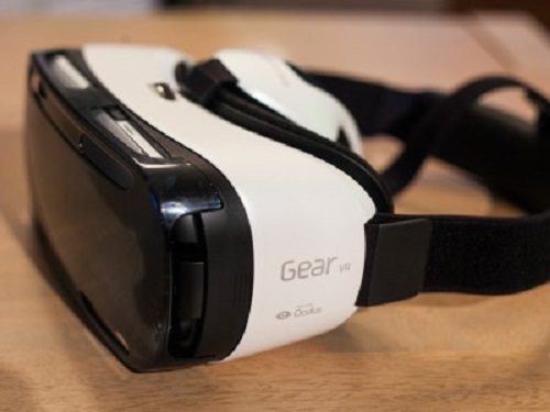 В продажу поступила гарнитура Samsung Gear VR
