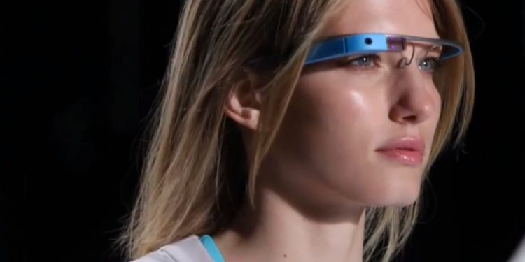 Старую версию Google Glass заменят на новую совершенно бесплатно