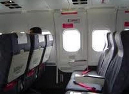 Китаец открыл аварийный выход самолета, чтобы подышать воздухом