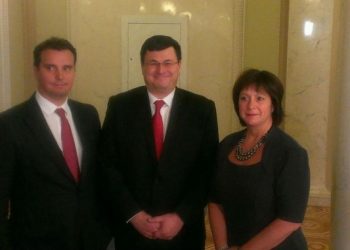 Министры-иностранцы не знают, какую получат зарплату