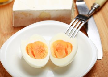 Врачи рассказали о безвредности куриных яиц