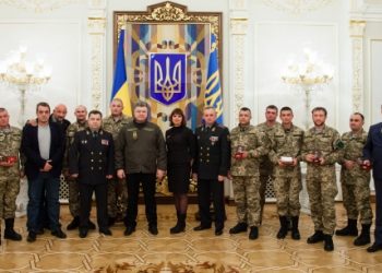 Президент Украины: Если сдадим донецкий аэропорт, террористы придут во Львов