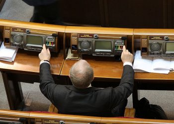 Депутатов «Народного фронта» и «БПП» уличили в «кнопкодавстве»