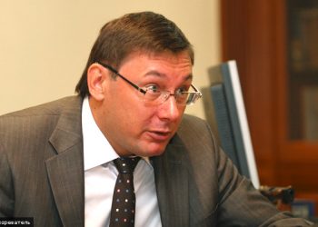 Луценко пообещал оппозиции три парламентских комитета