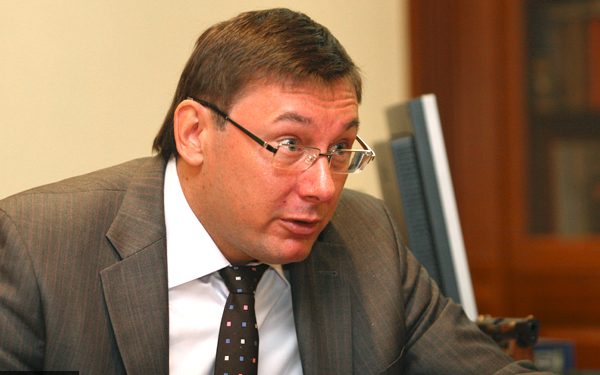 Луценко пообещал оппозиции три парламентских комитета
