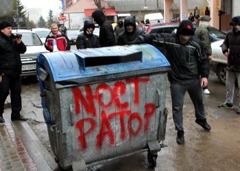 В Тернополе чиновник оказался в мусорном баке