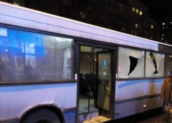 Во Львове неизвестный обстрелял маршрутку с пассажирами