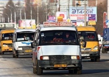 Интернет взорвало видео дрифтующей омской маршрутки