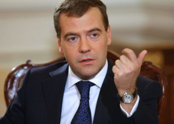 С 1 января украинцы не смогут ездить на заработки в Россию - Медведев