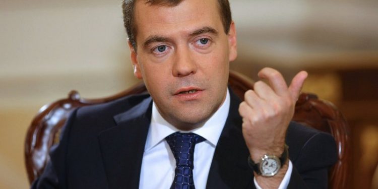 С 1 января украинцы не смогут ездить на заработки в Россию - Медведев