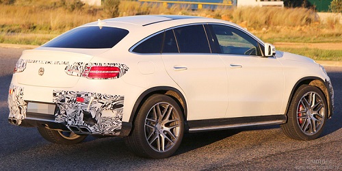 Спортивный кроссовер от Mercedes-Benz проходит тестирование