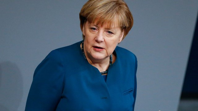 Жертва диеты: Ангела Меркель едва не упала в голодный обморок