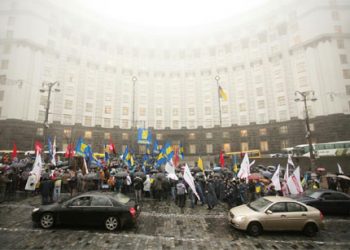 Под Кабмином прошел митинг профсоюзов