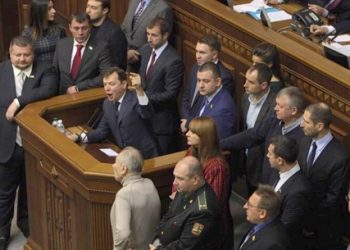 Радикалы Ляшко заблокировали парламентскую трибуну