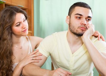 Ученые: неприятности в жизни мужчин влияют на женщин