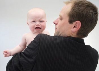 Врачи рассказали о преображении отцов после рождения ребенка