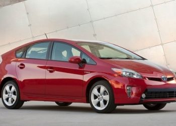Новую «Toyota Prius» сделали более агрессивной