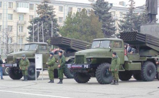В Луганске продолжается концентрация российских войск