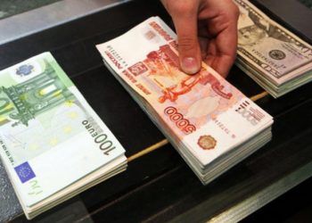 Из-за неутешительных перспектив российской экономике рубль снова подешевел