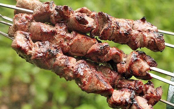 В Испании забраковали 26 тонн мяса для шашлыка