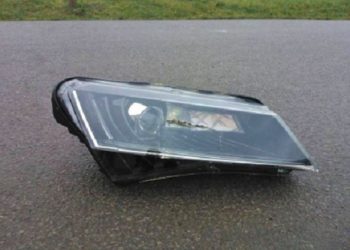 В сеть выложили фото фар нового Skoda Superb