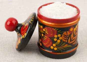 Ученые рассказали об опасности употребления соли