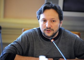 Министром информполитики стал кум Порошенко