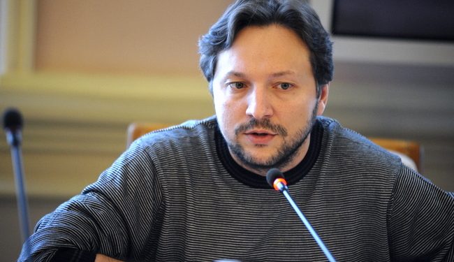 Министром информполитики стал кум Порошенко