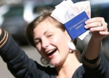 В Минобразовании пообещали не отменять стипендии студентам
