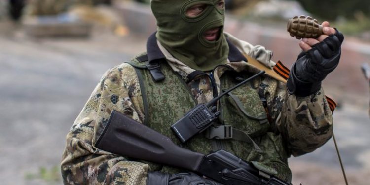 Боевики создали в Старобешево военный лагерь и закрыли город