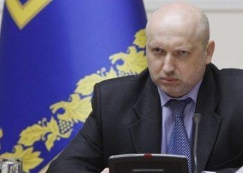 Турчинов: Ни один солдат не поедет в АТО босый и необученный