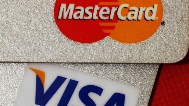Компании Visa и MasterСard остановили свою работу в Крыму